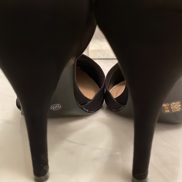 Chinese laundry, black textured front cut out  4 inch heels in solid black size8 - Picture 5 of 8